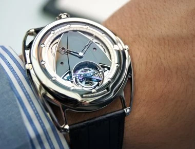 Αυτό είναι το ρολόι που κοστίζει 300.000 ευρώ αλλά... δεν δείχνει την ώρα (βίντεο)